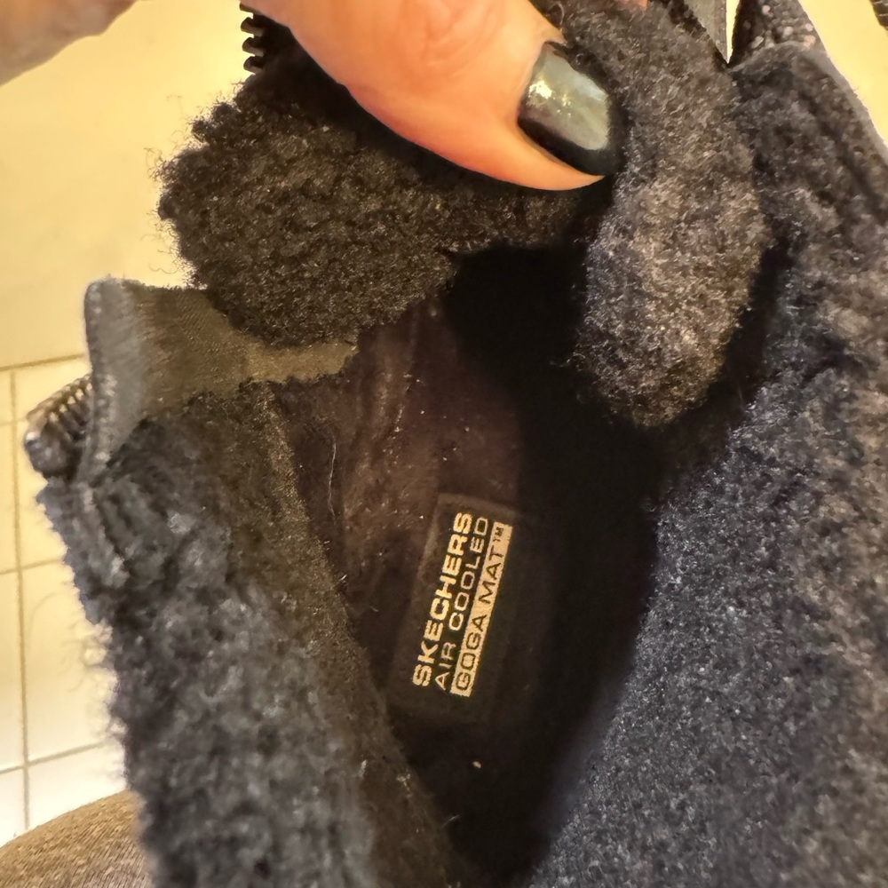 Skechers Black Winter Boots with Cozy Lining - Picture 4 of 8